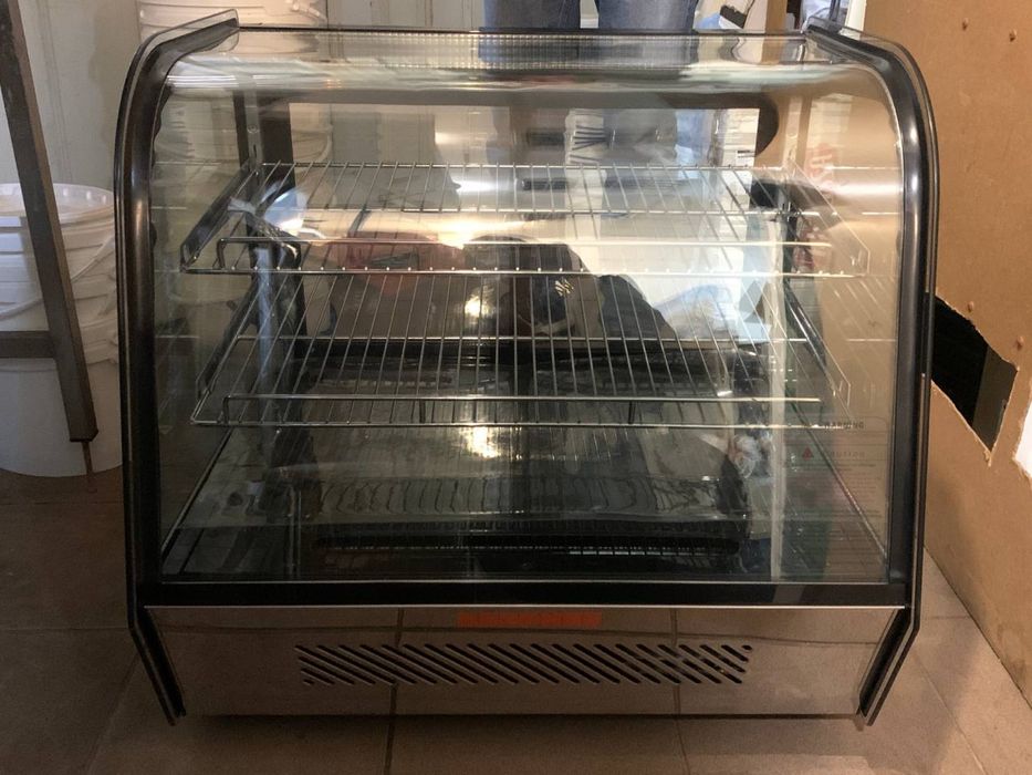 Настільна холодильна вітрина reednee 120л