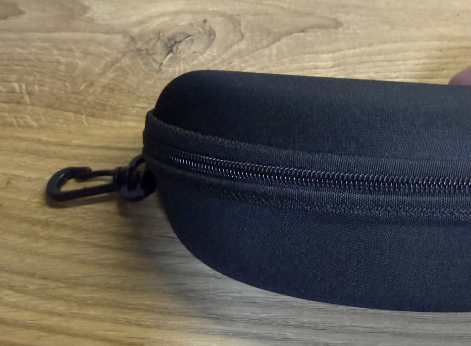 Etui na okulary na suwak