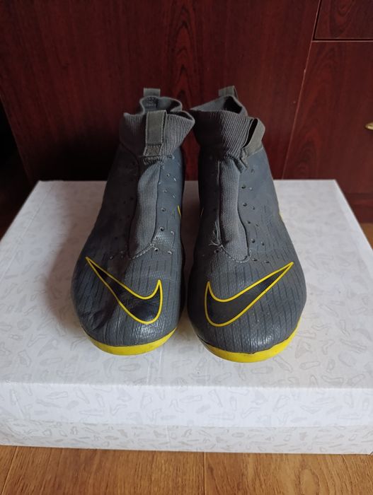 Футбольні бутси Nike