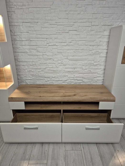 Zestaw mebli do salonu witryn/szafka rtv/barek.Białe z imitacja drewna