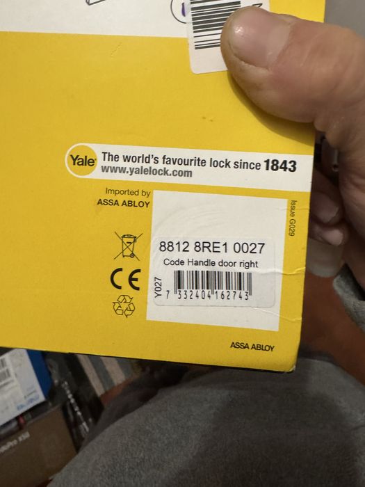 Maçaneta de porta direita interior com abertura por código - YALE