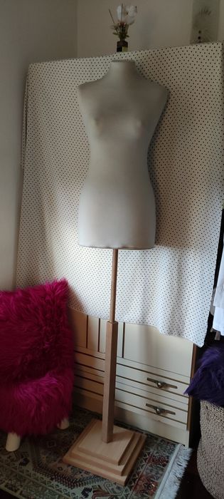 Manequim feminino em excelente estado