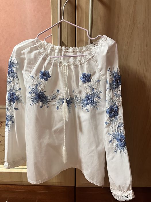 Вишиванки червона р.122-128синя р. 116-122