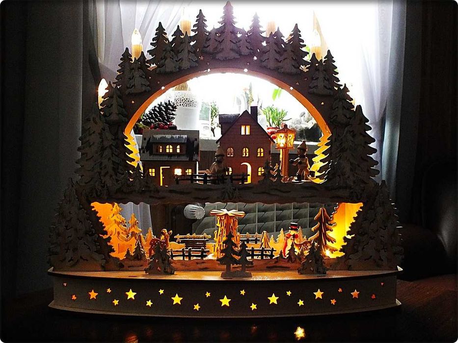 Świąteczna DUŻA Szopka ruchoma drewniana na parapet /Scenka miasto Led