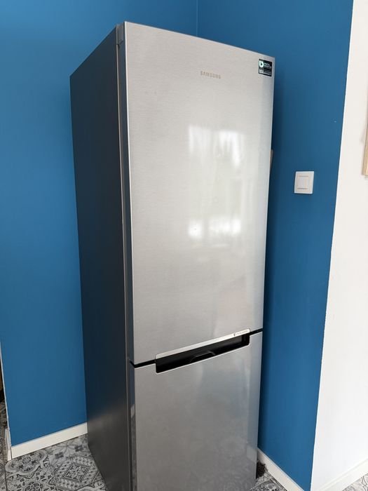 Lodówka Samsung srebrna - sprawna