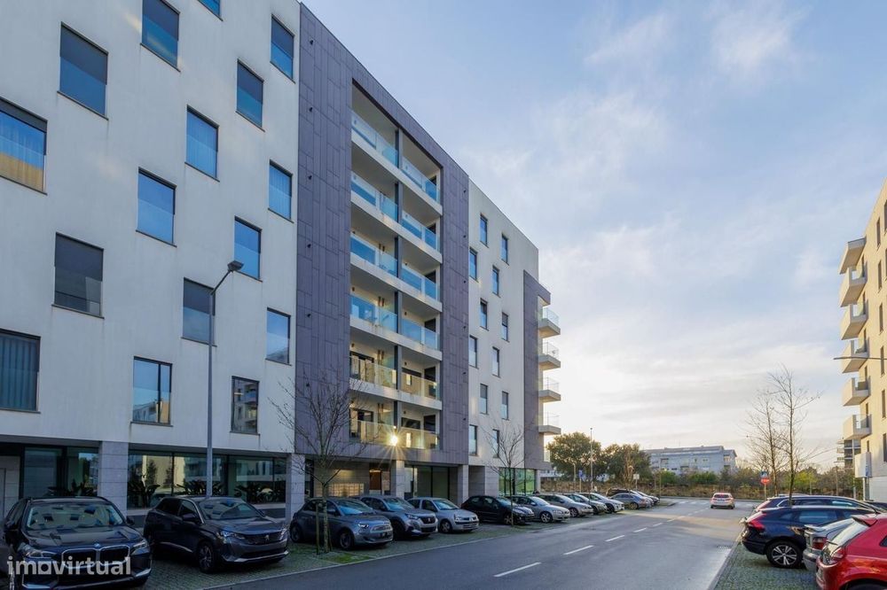T2 Seminovo Com Varanda, Suíte E Garagem | Ramalde, Porto