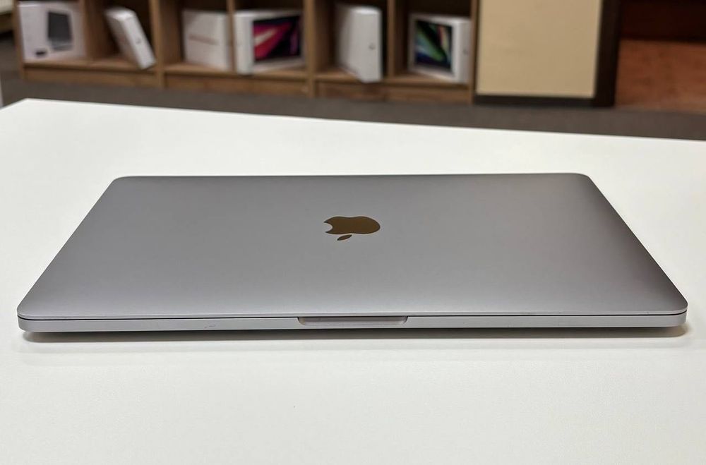 Ноутбук Macbook Pro 13 2020 i5 32 RAM/ 512 SSD