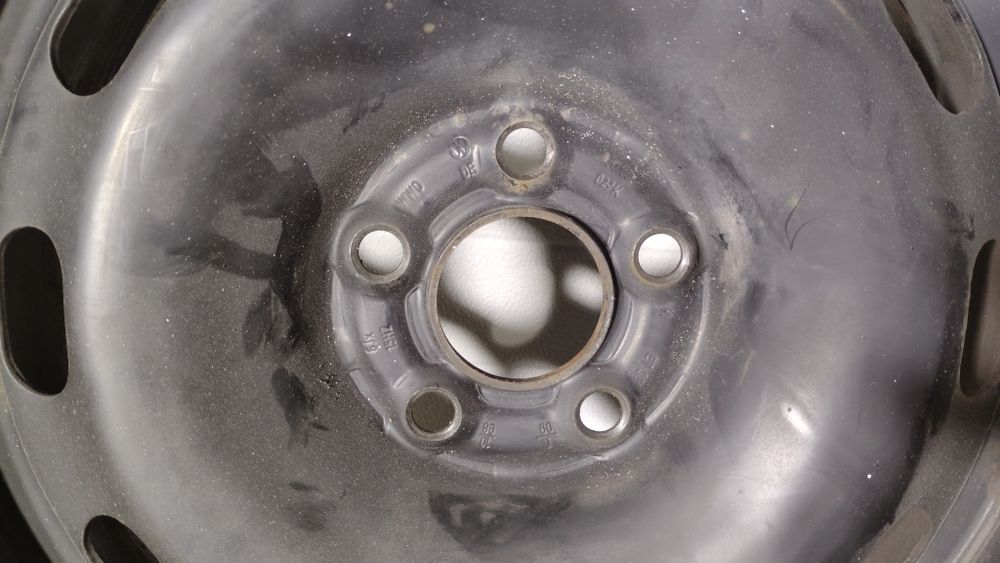 VW Golf 4 Komplet Opon Zimowych z Felgami