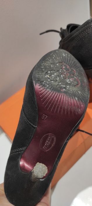 Sznurowane brązowe botki na szpilce jesień