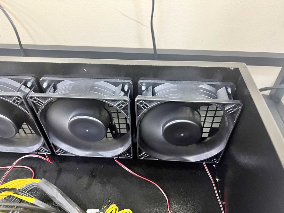 Комплект для майнінгу в закритому корпусі на 8 карт! Гарантія