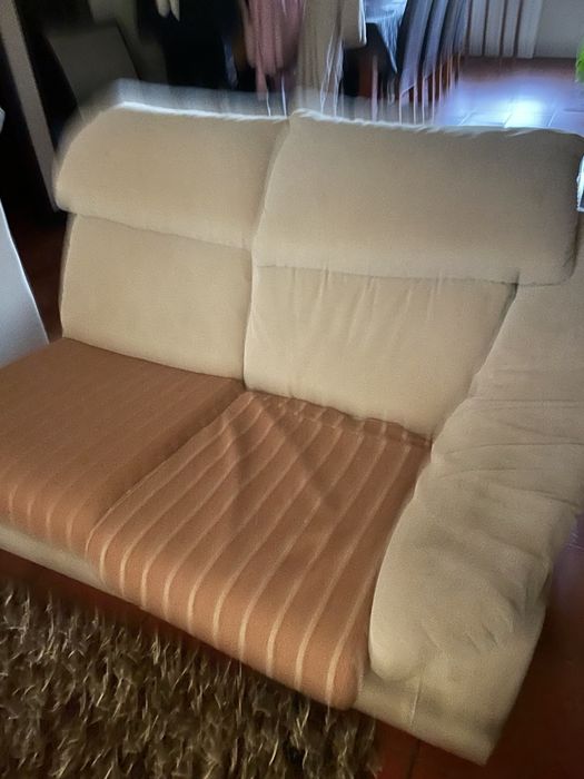 Sofá de canto castanho e bege