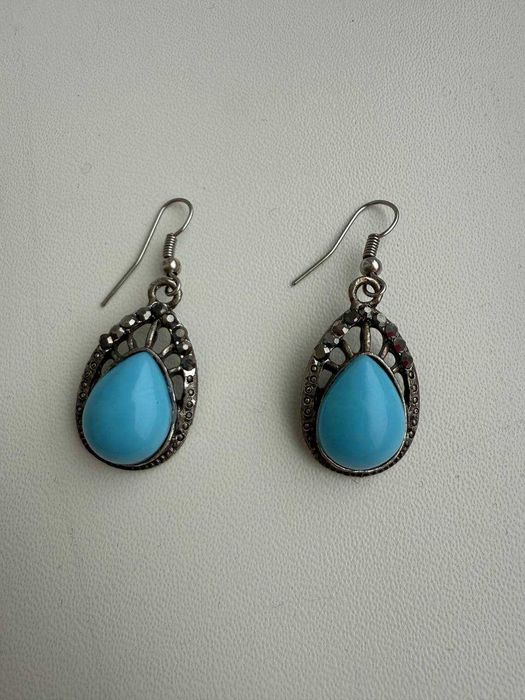 Прикраси блакитного кольору, підійде для костюма принцеси