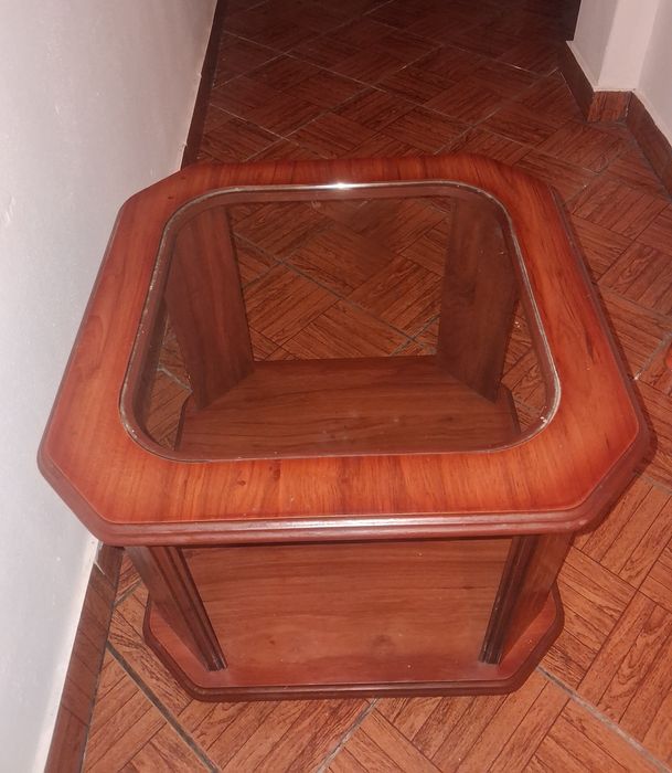Mesa de apoio com vidro