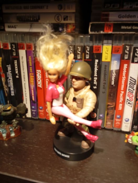 COD WWII Limited Edition OFFICER Mini Cable Guy Reservado