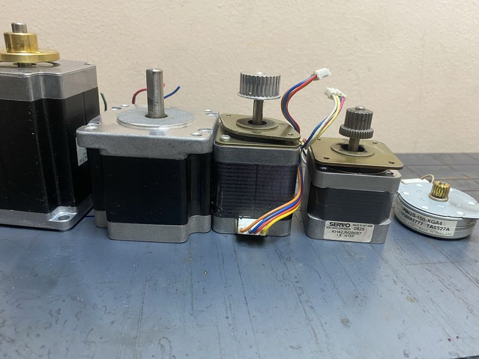 Шаговый двигатель