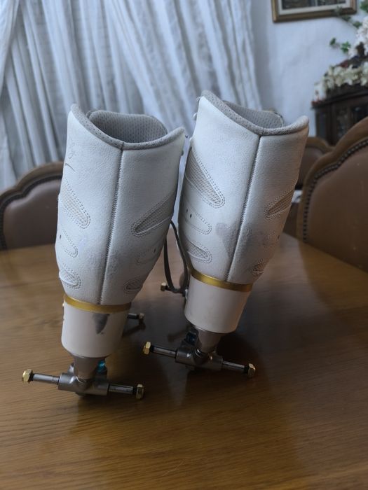 Patins de patinagem artística