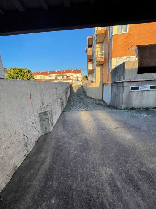 Garagem Box- Paços de Brandão