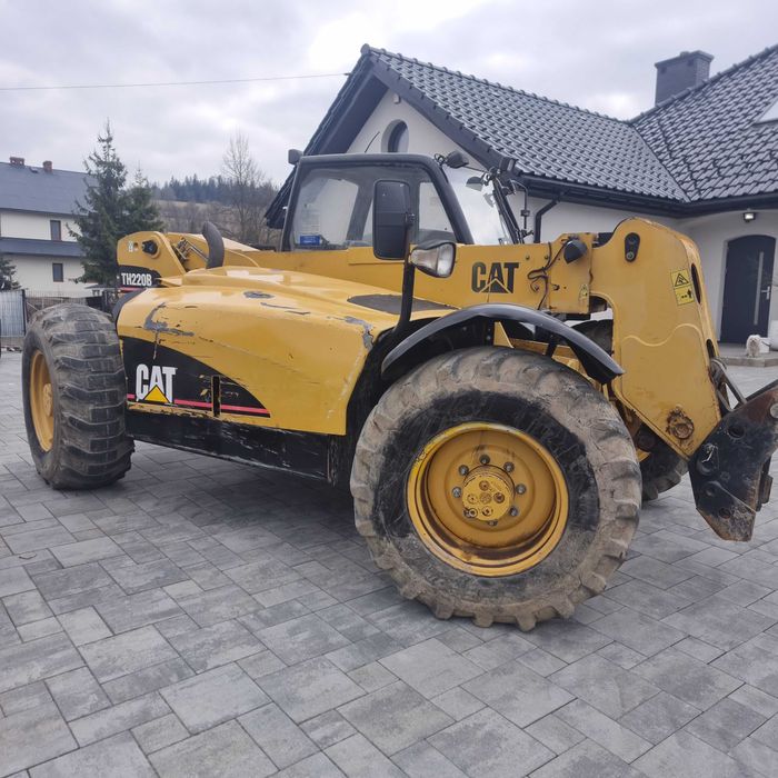 Ładowark-teleskopowa caterpillar th220b