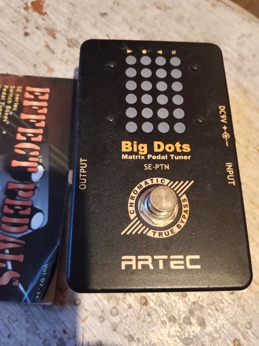 Tuner gitarowy sceniczny ARTEC Big Dots SE-PTN