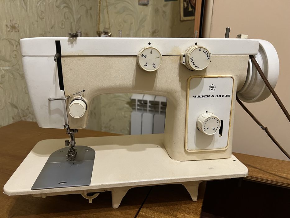 Швейна машинка Чайка 142-М