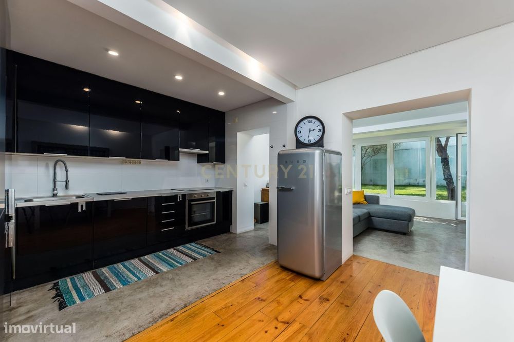 Moradia T2 Renovada com Jardim, Cave e Terraço | Viva o melhor de Belé