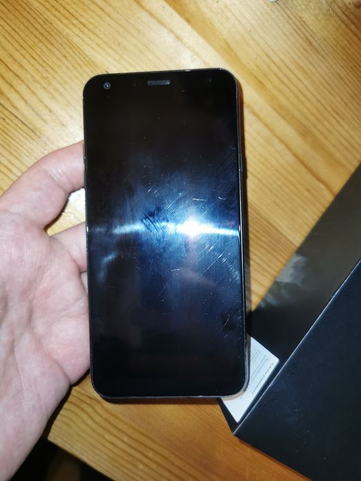 LG Q7 telefon smartfon