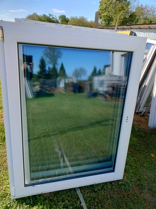 Sprzedam okno 142wys113szer z Niemiec  UR