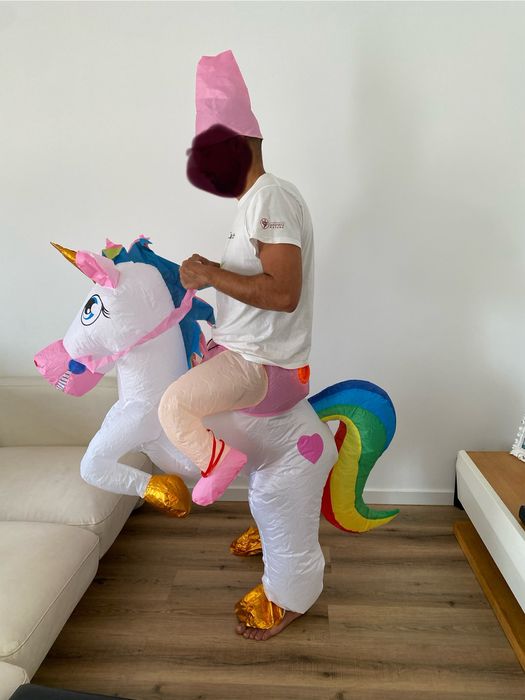 Fato de Unicórnio insuflável