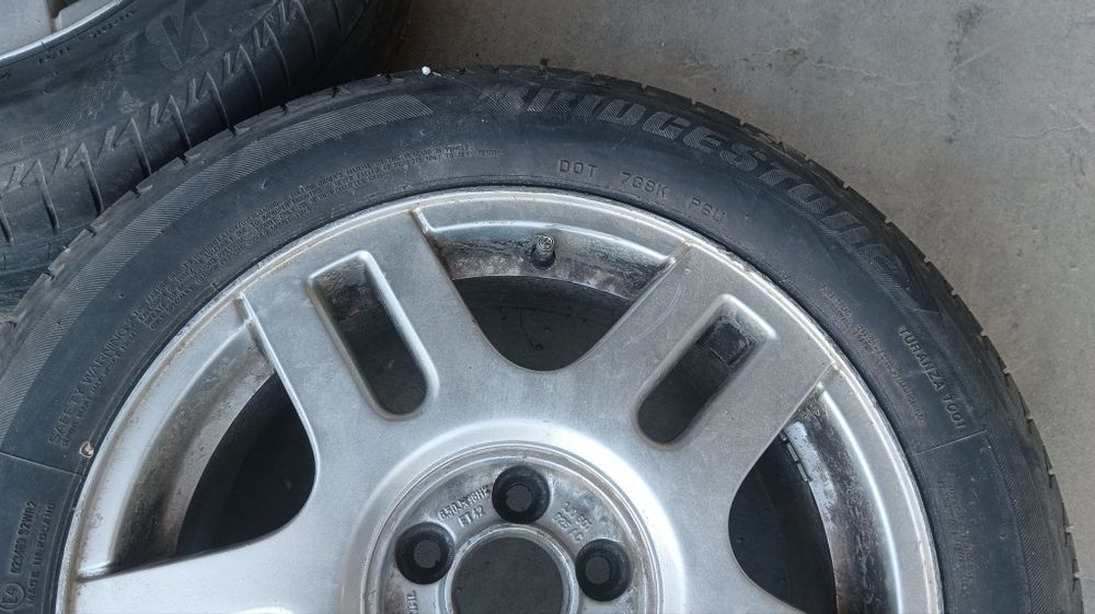 Vendo jantes e pneus Volkswagen golf 4