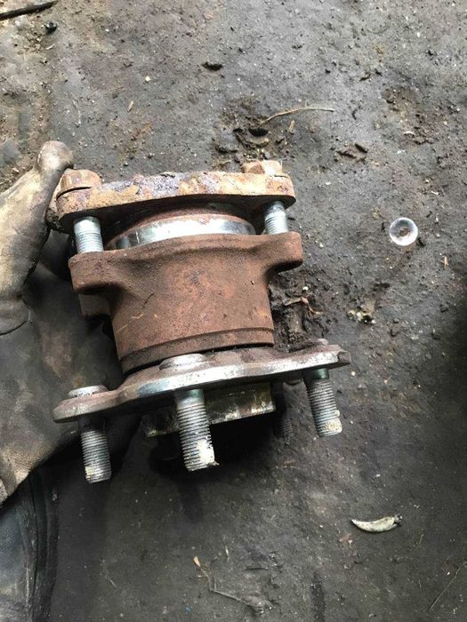 Ступиця маточина цапфа ступиці задні Nissan Qashqai J10 2WD 4WD