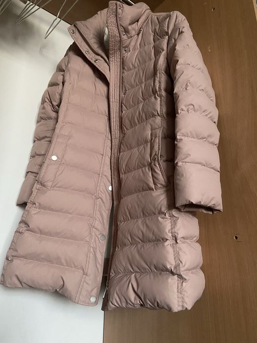 Пуховик у гарному стані, нехай комусь даре тепло і согрівае.