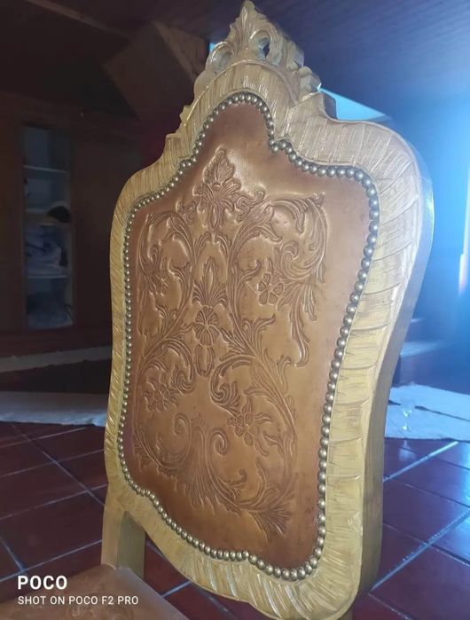 Conjunto de Sala de Jantar em Madeira Maciça – Estilo Rústico