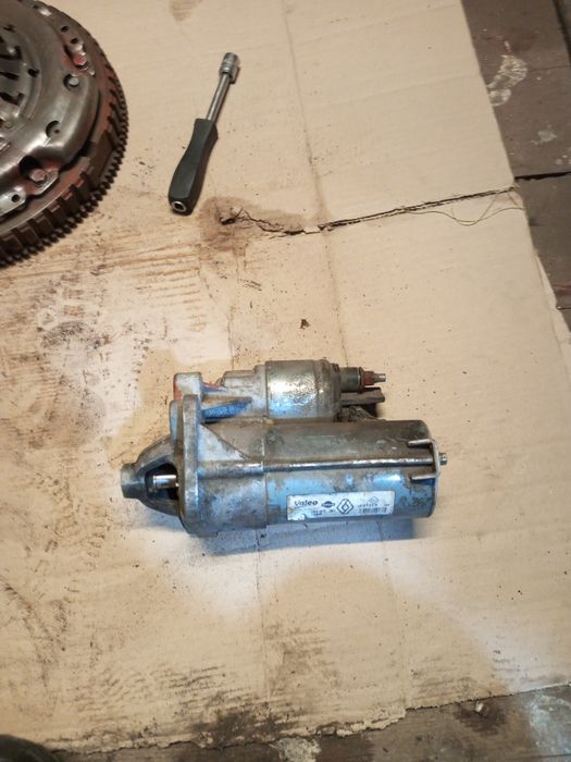 Продам стартер на Renault Duster