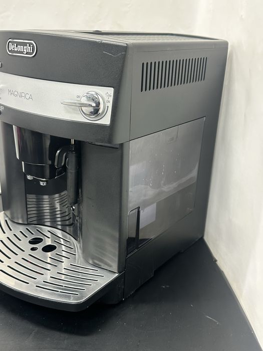 Кавоварка кофемашина Delonghi Magnifica ESAM3000.B