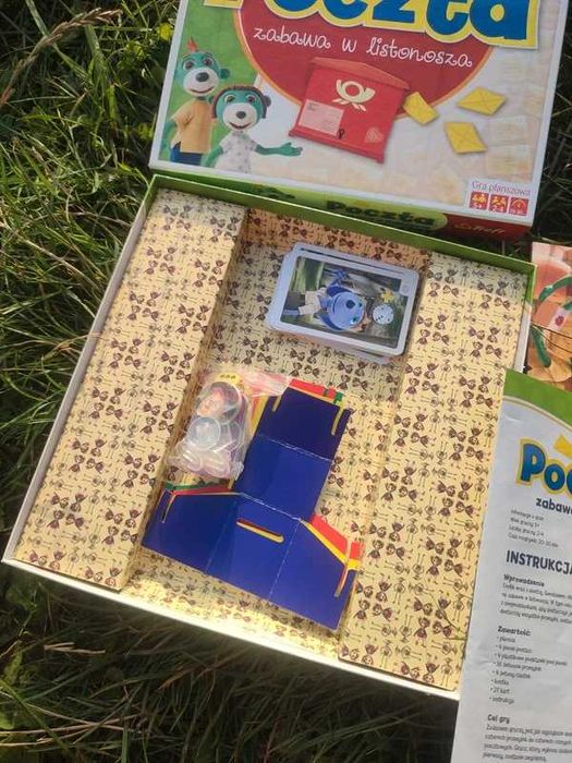 gra  planszowa  zabawa w listonosza poczta Rodzina Treflików