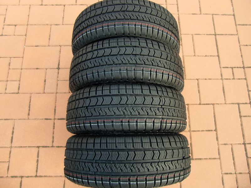 Opony WIELOSEZONOWE CAŁOROCZNE nowe bieżnikowane 4x 215/55R16