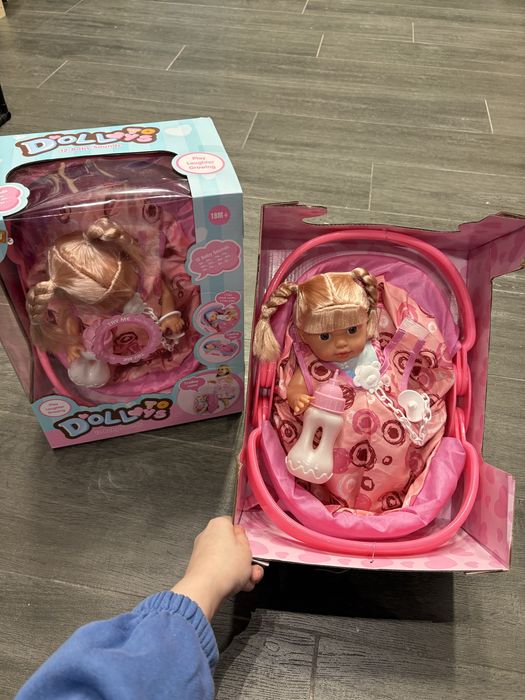 Nowa lalka mówi, siusia, z nosidełkiem i akcesoriami