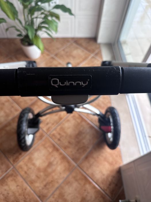 Carrinho de bebé maxi cozi quinny