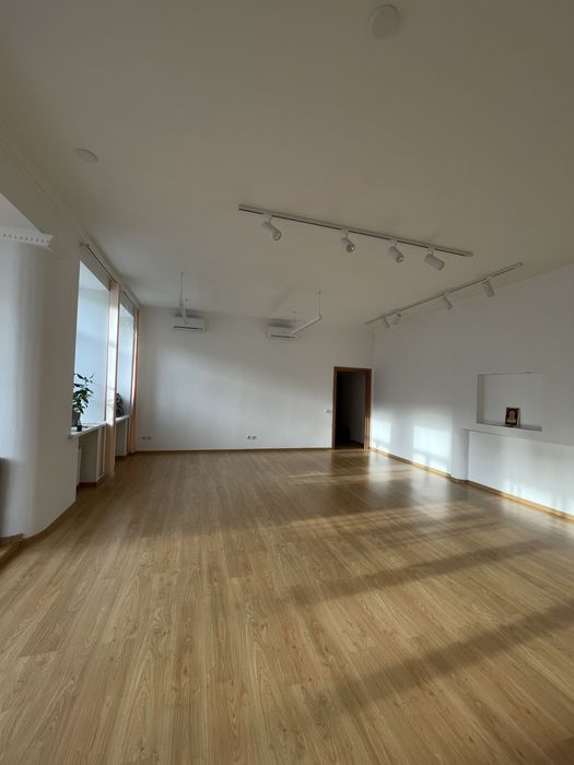 3 хв від метро Оренда світла студія зал погодинно центр йога танці