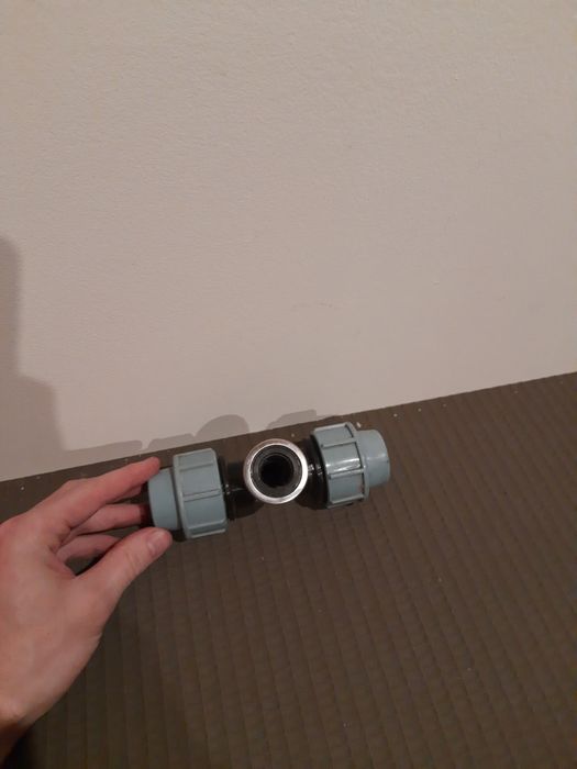 Trójnik skrecany do rury PE fi 25 mm x1/2