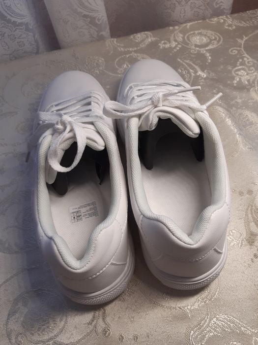 Кросівки  жіночі