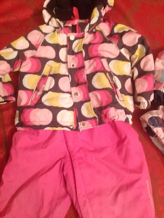 Дитячі, зимові комбінезони.