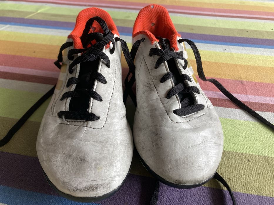 Chuteiras futebol Adidas FG tamanho 33