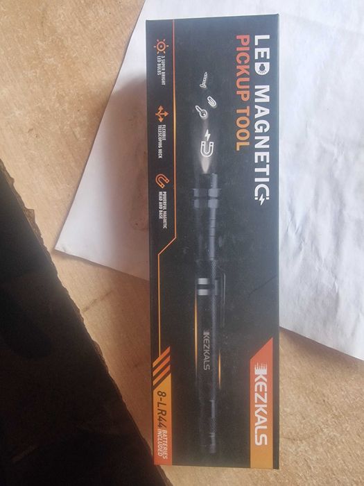 Latarka teleskopowa  do 57 cm magnetyczna LED narzędziowa czarna