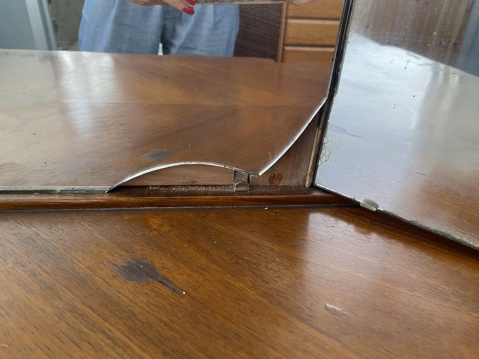 Toucador antigo com espelho