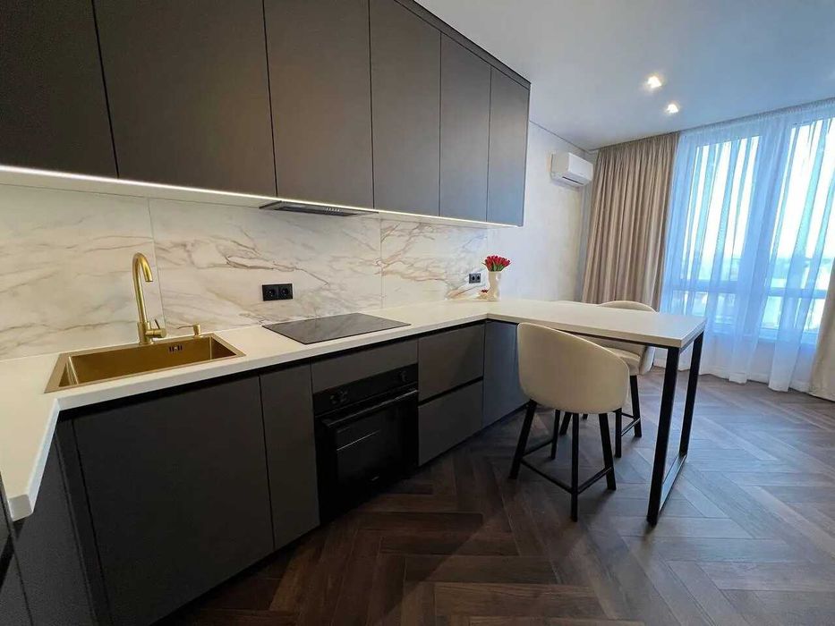 Продається видова однокімнатна квартира в топовому ЖК  Manhattan Lite