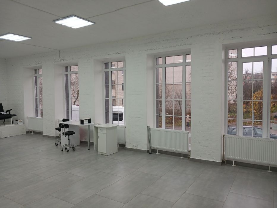 Здам в довгострокову оренду приміщення по пр.Відродження.