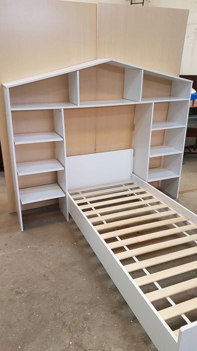 Cama de criança sem colchão