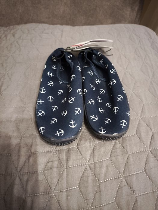 Nowe buty, kapcie, antypoślizgowe, granat, kotwica, rozmiar 31