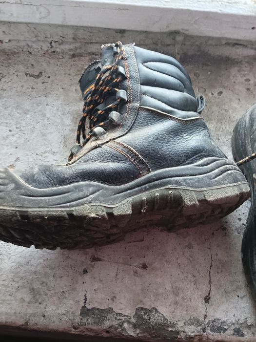 Oddam z darmo buty robocze. Rozmiar 40.